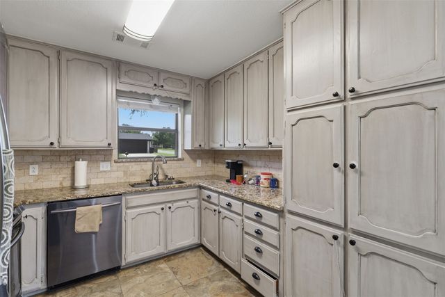 1300 Linda Court, Cleburne, TX 76033