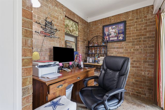 1300 Linda Court, Cleburne, TX 76033