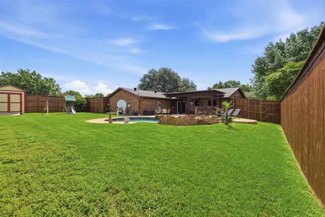 1300 Linda Court, Cleburne, TX 76033