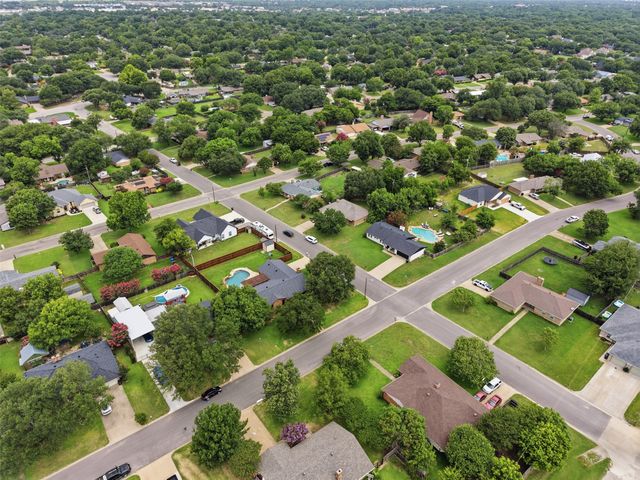 1300 Linda Court, Cleburne, TX 76033