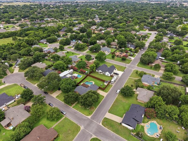 1300 Linda Court, Cleburne, TX 76033