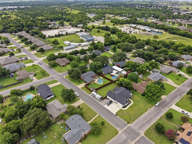 1300 Linda Court, Cleburne, TX 76033
