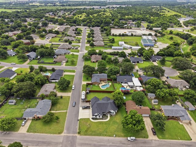 1300 Linda Court, Cleburne, TX 76033