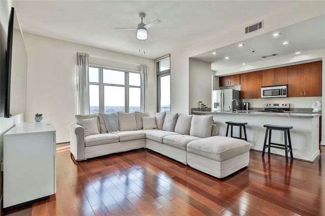 565 Peachtree NE Street 1511, Atlanta, GA 30308