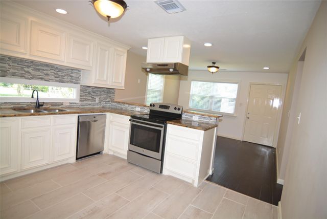 3111 2nd Street, Brookshire, TX 77423