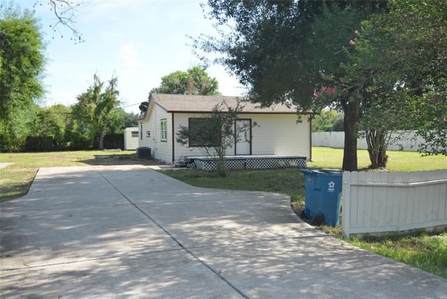 3111 2nd Street, Brookshire, TX 77423
