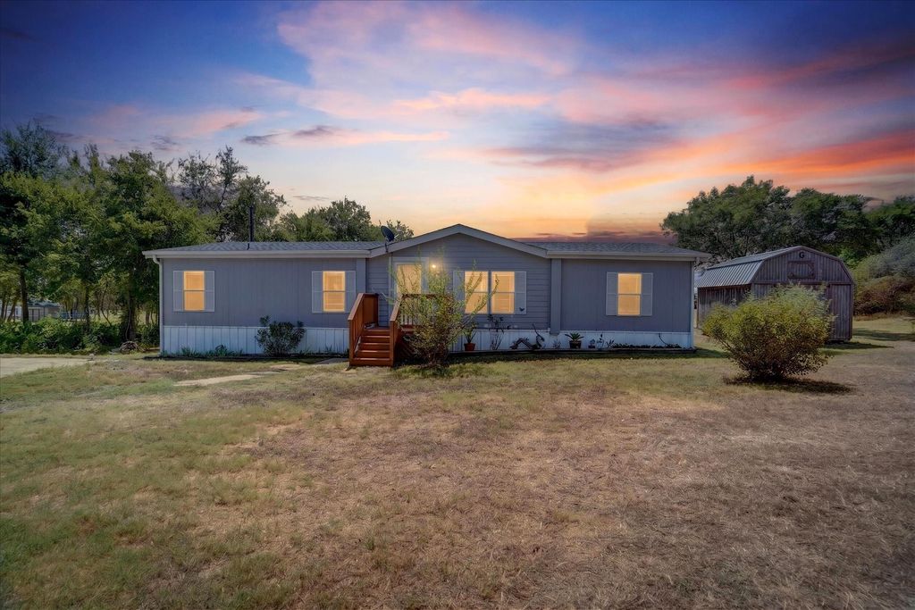 824 Quail Run, Cleburne, TX 76031 — exterior
