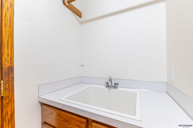 3910 N 158 Street, Omaha, NE 68116