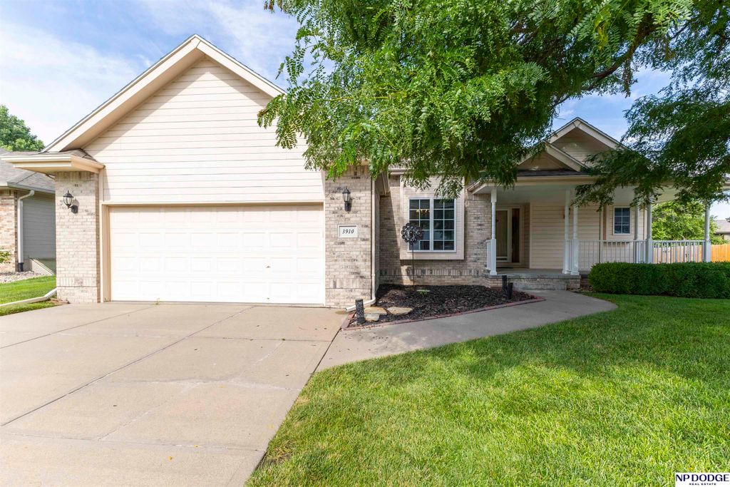 3910 N 158 Street, Omaha, NE 68116