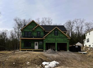 14 Captain Bannon Circle, Merrimack, NH 03054
