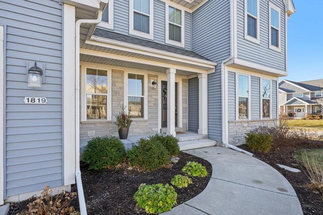 1819 Windrush DRIVE, Grafton, WI 53024
