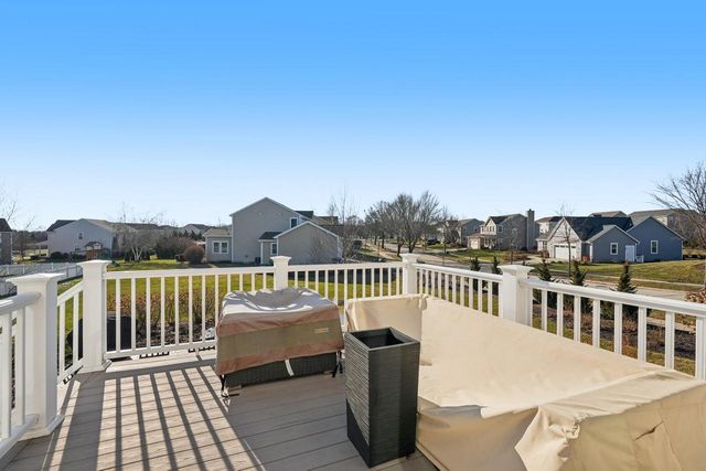 1819 Windrush DRIVE, Grafton, WI 53024