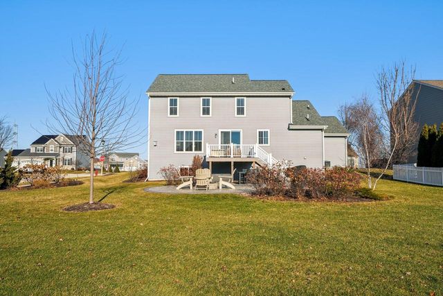 1819 Windrush DRIVE, Grafton, WI 53024