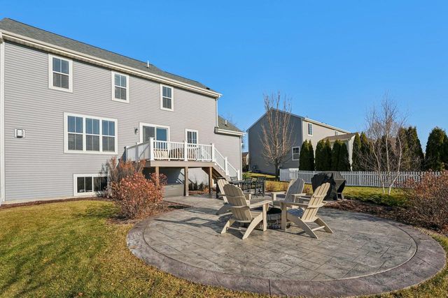 1819 Windrush DRIVE, Grafton, WI 53024