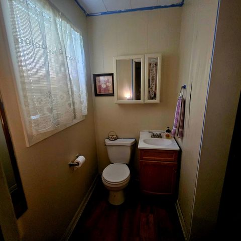 710 College Street, El Campo, TX 77437