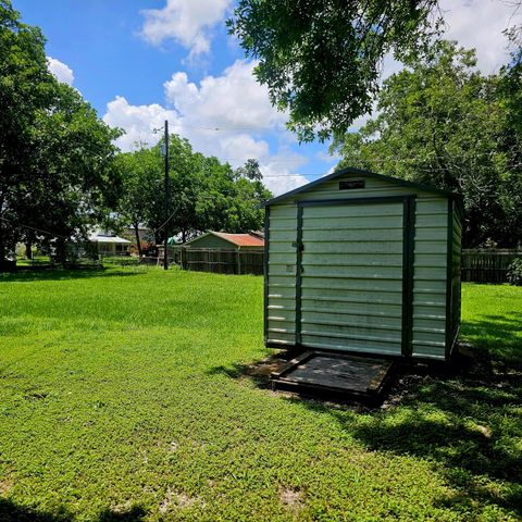 710 College Street, El Campo, TX 77437