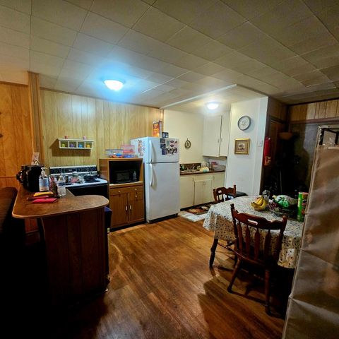 710 College Street, El Campo, TX 77437