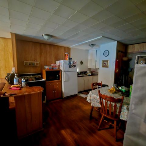 710 College Street, El Campo, TX 77437