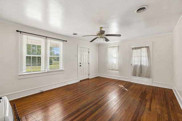 1761 Woodlawn Rd, Clarksville, TN 37042