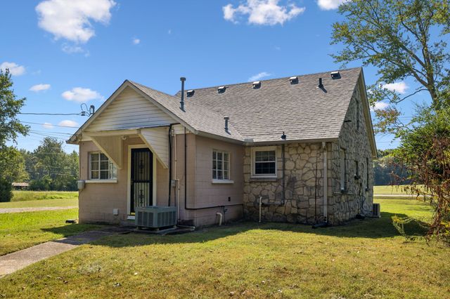 1761 Woodlawn Rd, Clarksville, TN 37042