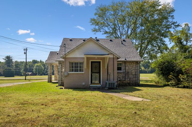 1761 Woodlawn Rd, Clarksville, TN 37042