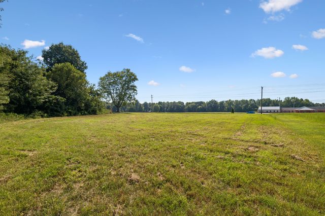 1761 Woodlawn Rd, Clarksville, TN 37042
