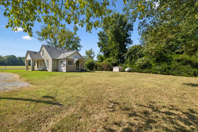 1761 Woodlawn Rd, Clarksville, TN 37042