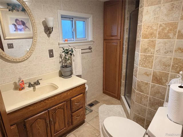 6038 Byron Road, Cohoctah Township, MI 48855