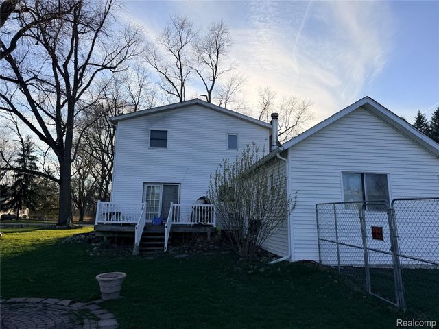 6038 Byron Road, Cohoctah Township, MI 48855