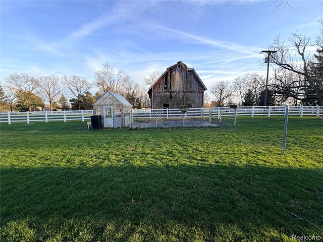 6038 Byron Road, Cohoctah Township, MI 48855