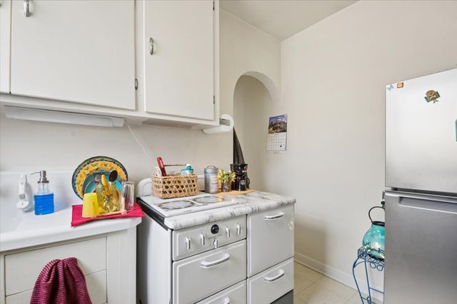 1762 W Morse Avenue, Chicago, IL 60626