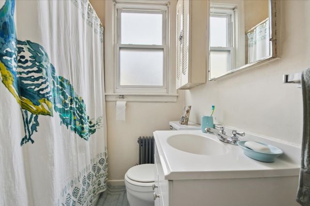 1762 W Morse Avenue, Chicago, IL 60626