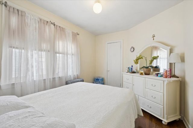 1762 W Morse Avenue, Chicago, IL 60626