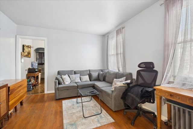 1762 W Morse Avenue, Chicago, IL 60626