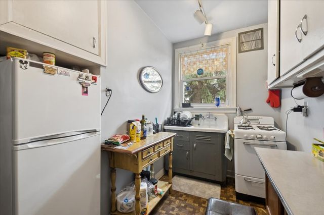 1762 W Morse Avenue, Chicago, IL 60626