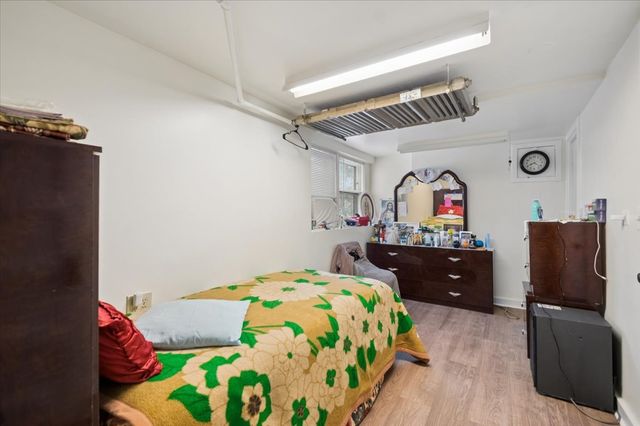 1762 W Morse Avenue, Chicago, IL 60626