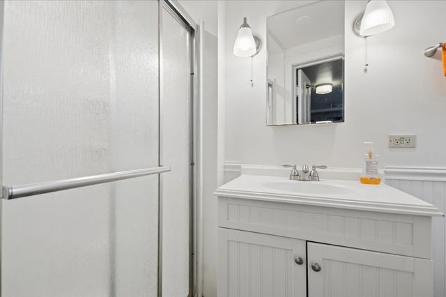 1762 W Morse Avenue, Chicago, IL 60626