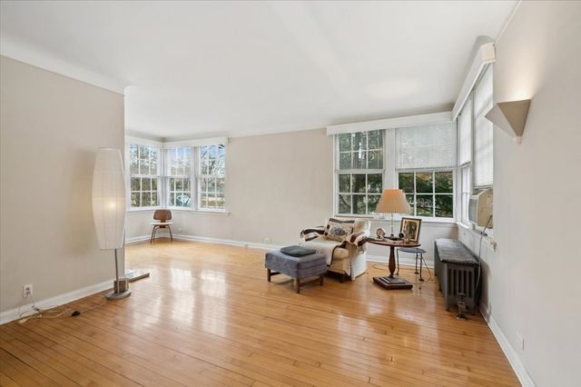 1762 W Morse Avenue, Chicago, IL 60626