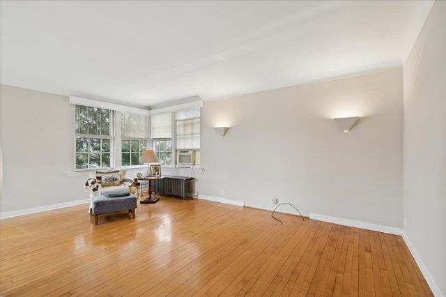 1762 W Morse Avenue, Chicago, IL 60626