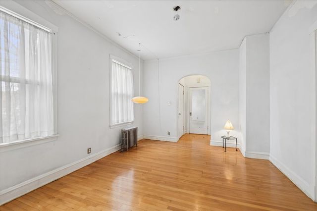 1762 W Morse Avenue, Chicago, IL 60626