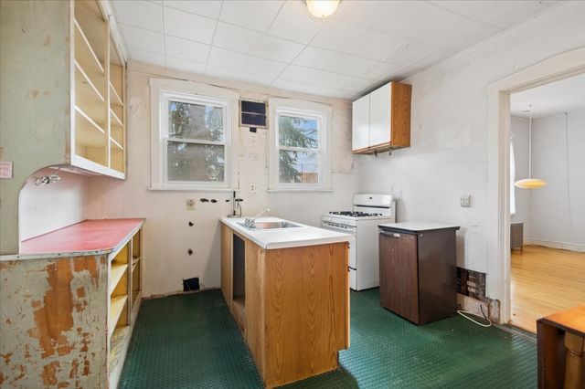 1762 W Morse Avenue, Chicago, IL 60626