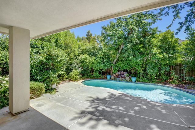 5 Latham Ln, Sacramento, CA 95864