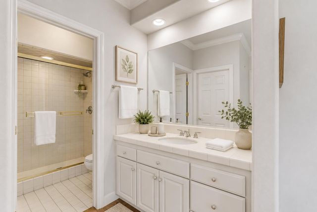5 Latham Ln, Sacramento, CA 95864