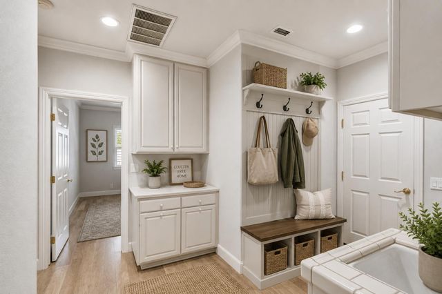 5 Latham Ln, Sacramento, CA 95864