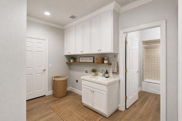 5 Latham Ln, Sacramento, CA 95864