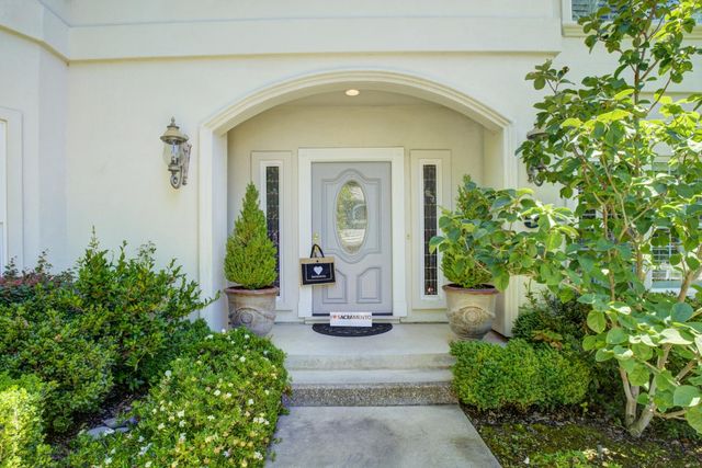 5 Latham Ln, Sacramento, CA 95864