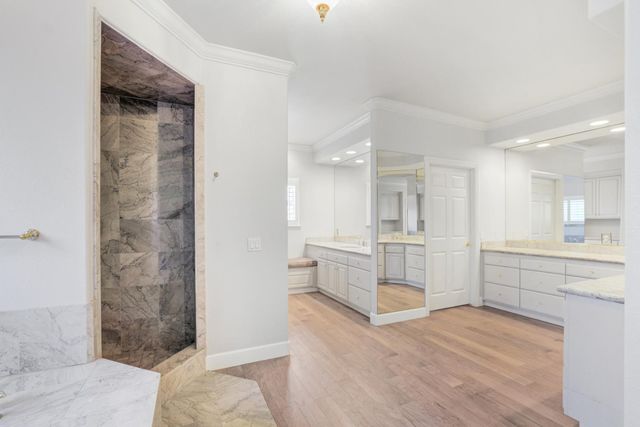 5 Latham Ln, Sacramento, CA 95864