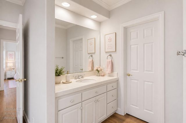 5 Latham Ln, Sacramento, CA 95864