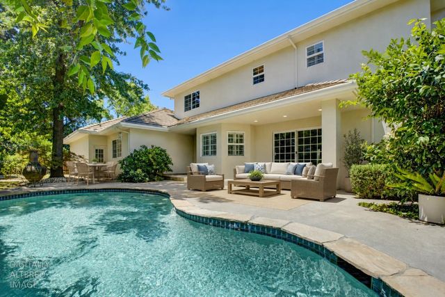 5 Latham Ln, Sacramento, CA 95864