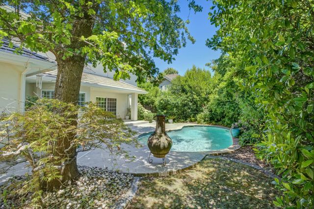 5 Latham Ln, Sacramento, CA 95864